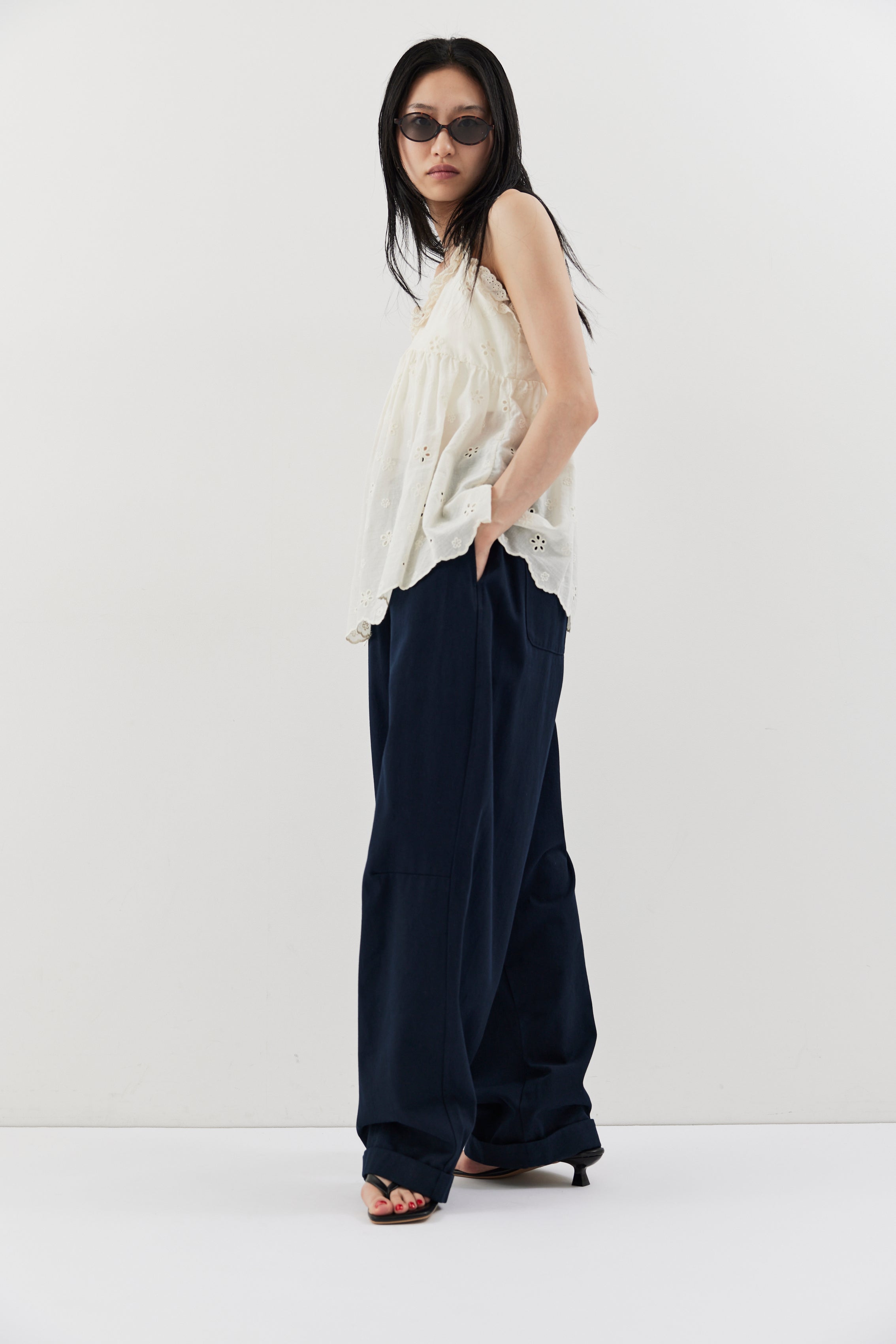 Cotton roll-up curved pants