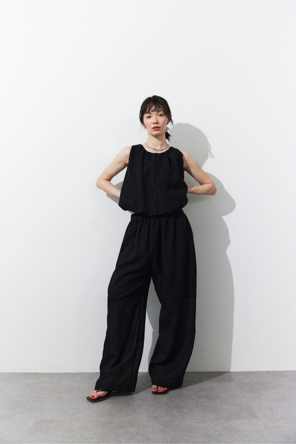 Balloon-hem sleeveless blouse