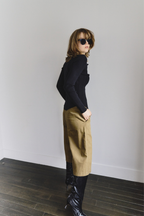 Low rise corduroy bermuda pants