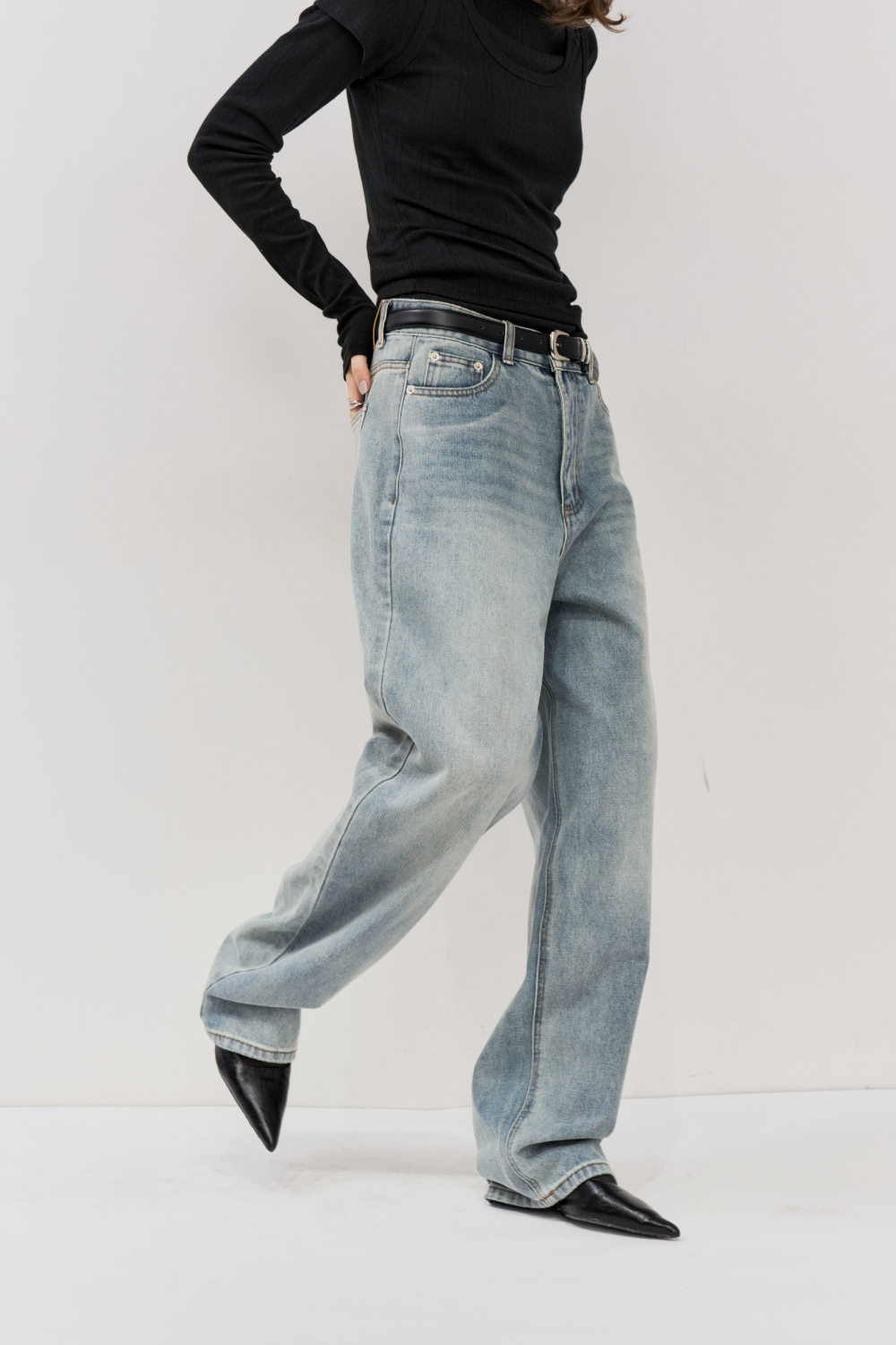 Low rise tapered denim pants