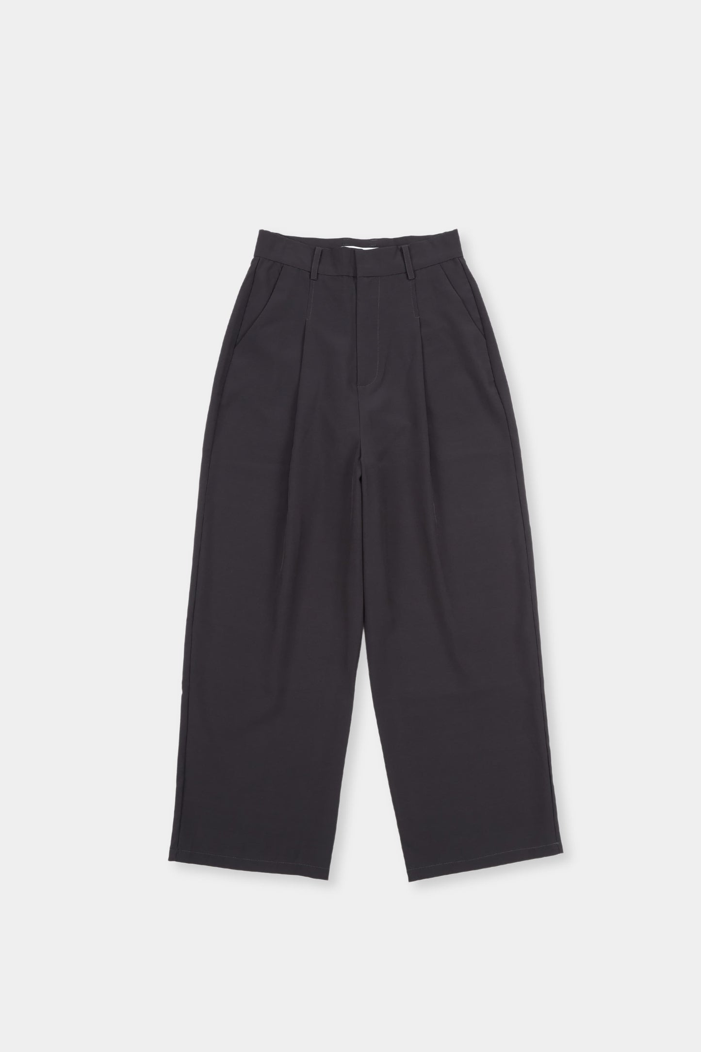 One-tuck wide slacks