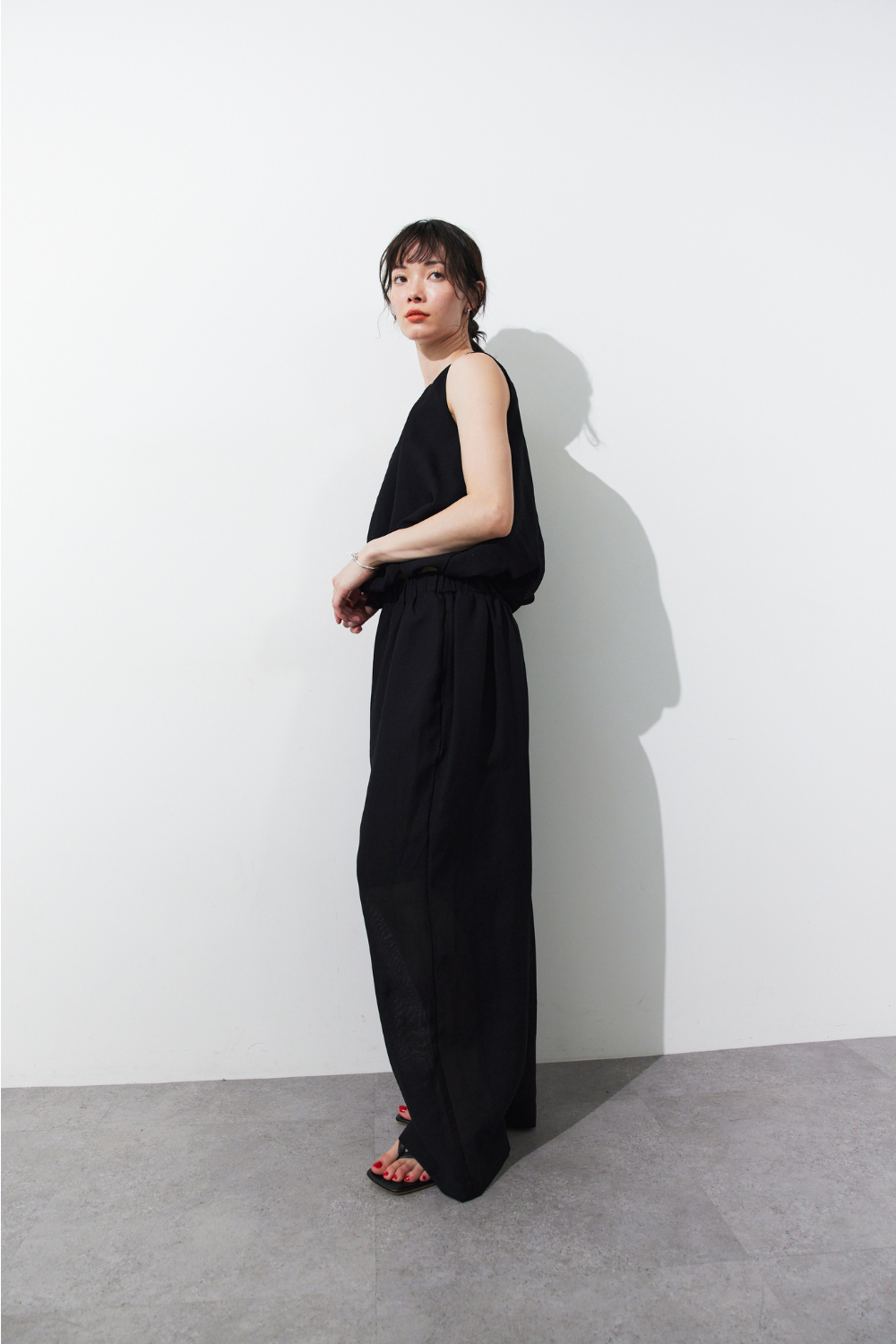 Balloon-hem sleeveless blouse