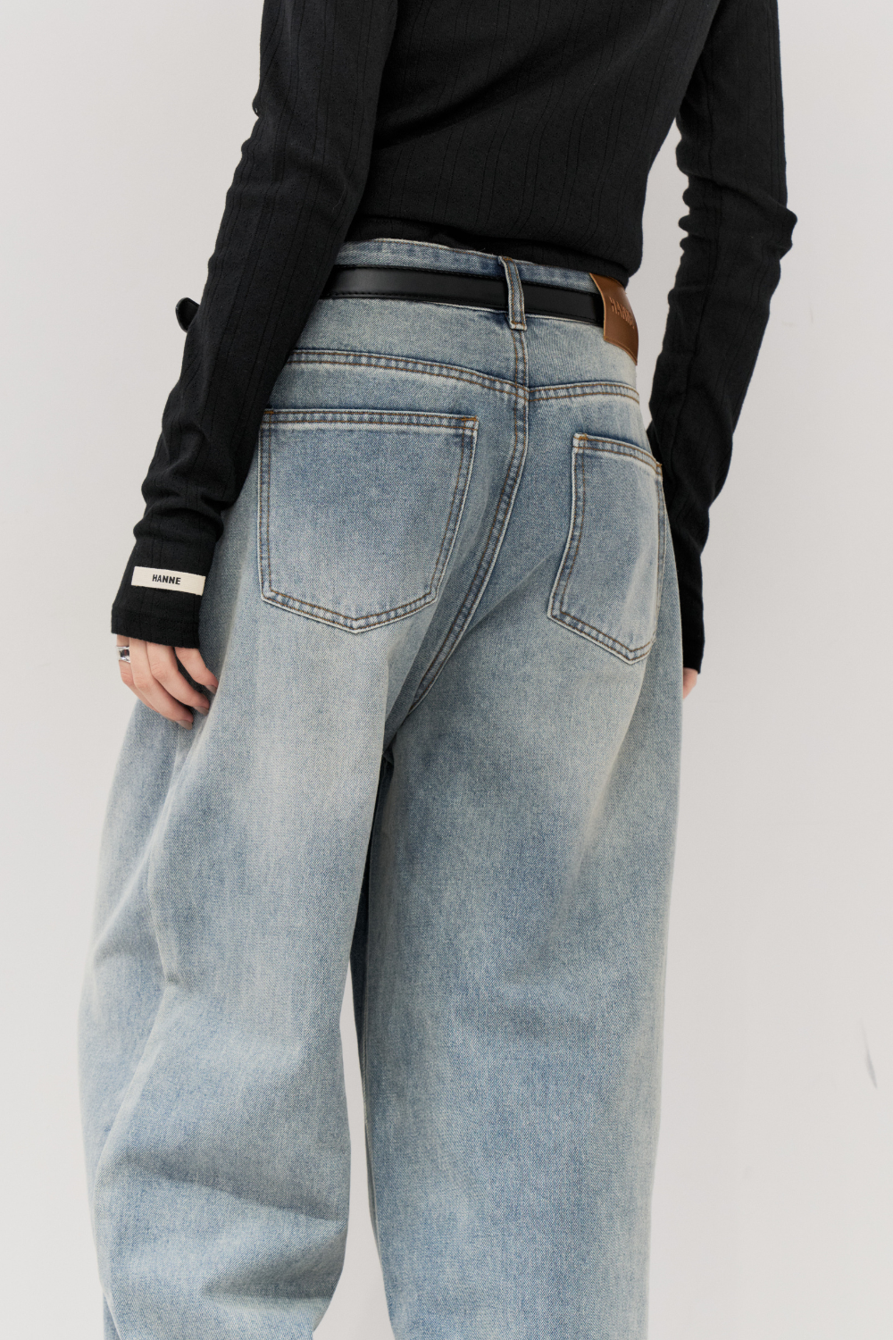 Low rise tapered denim pants