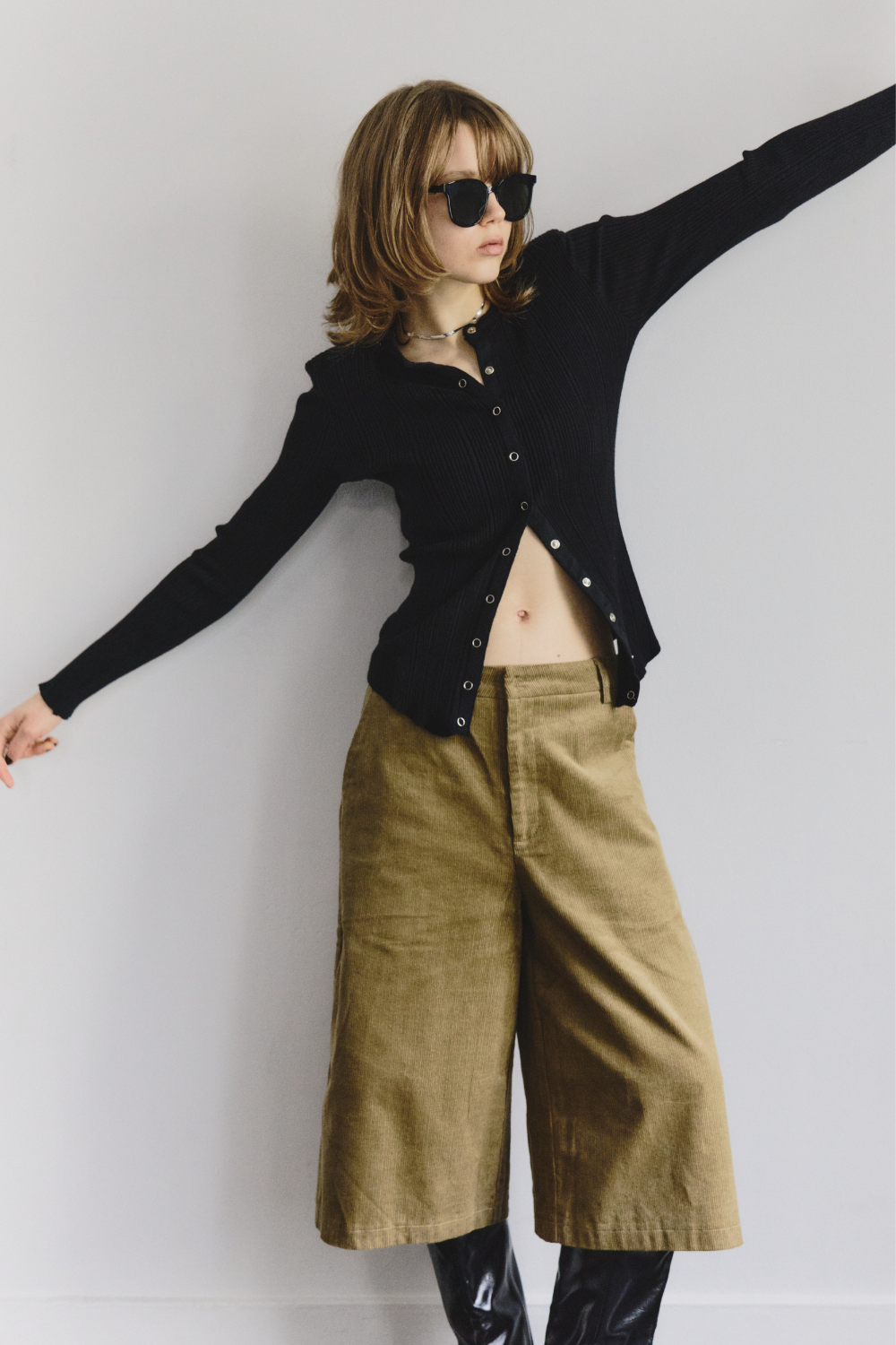 Low rise corduroy bermuda pants