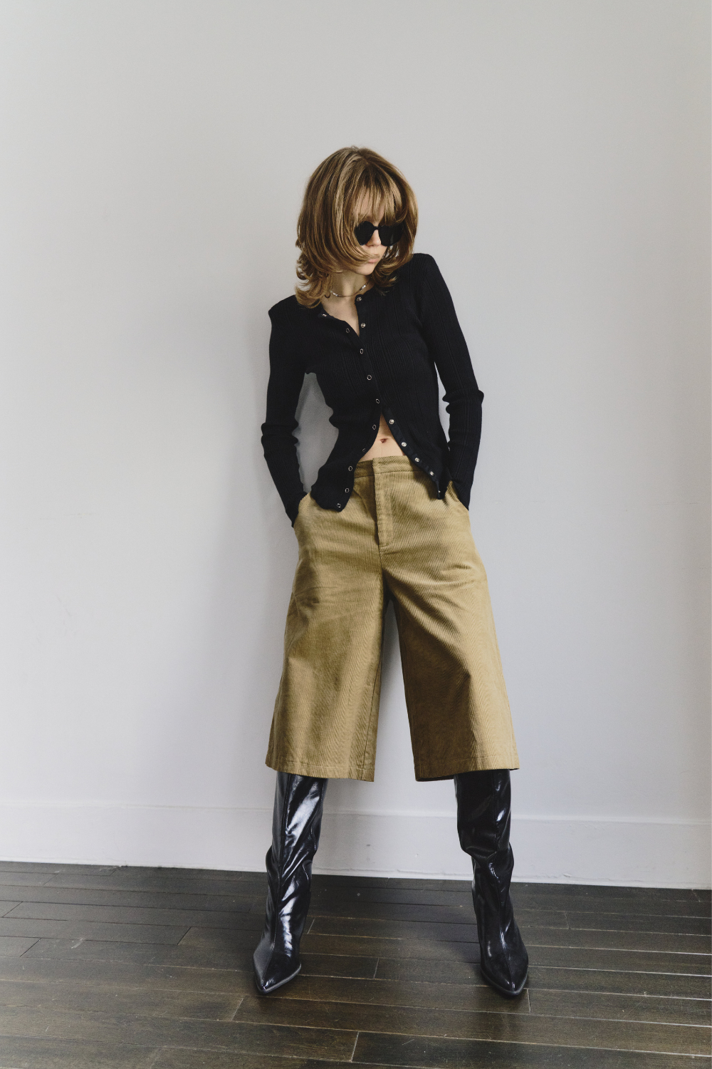 Low rise corduroy bermuda pants