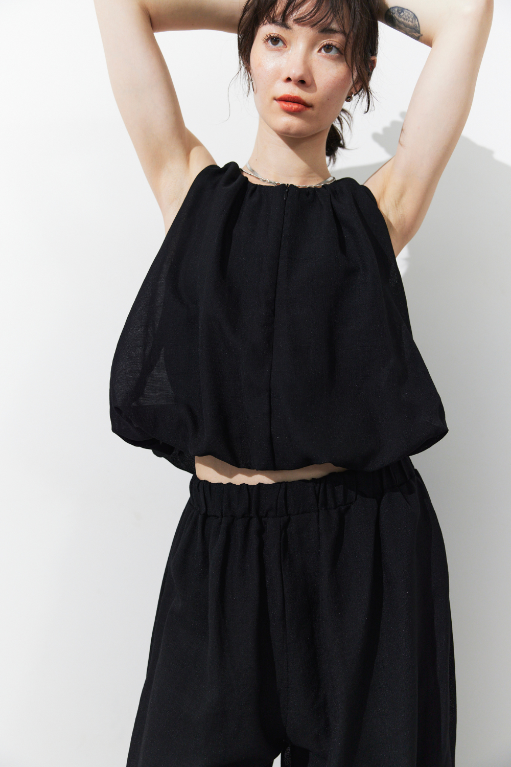 Balloon-hem sleeveless blouse