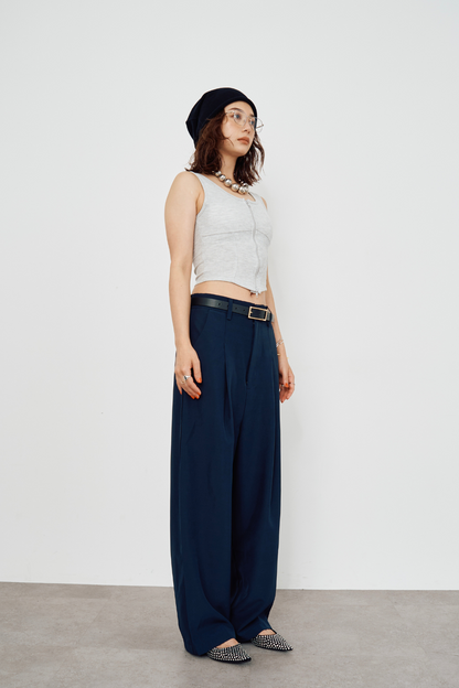 One-tuck wide slacks