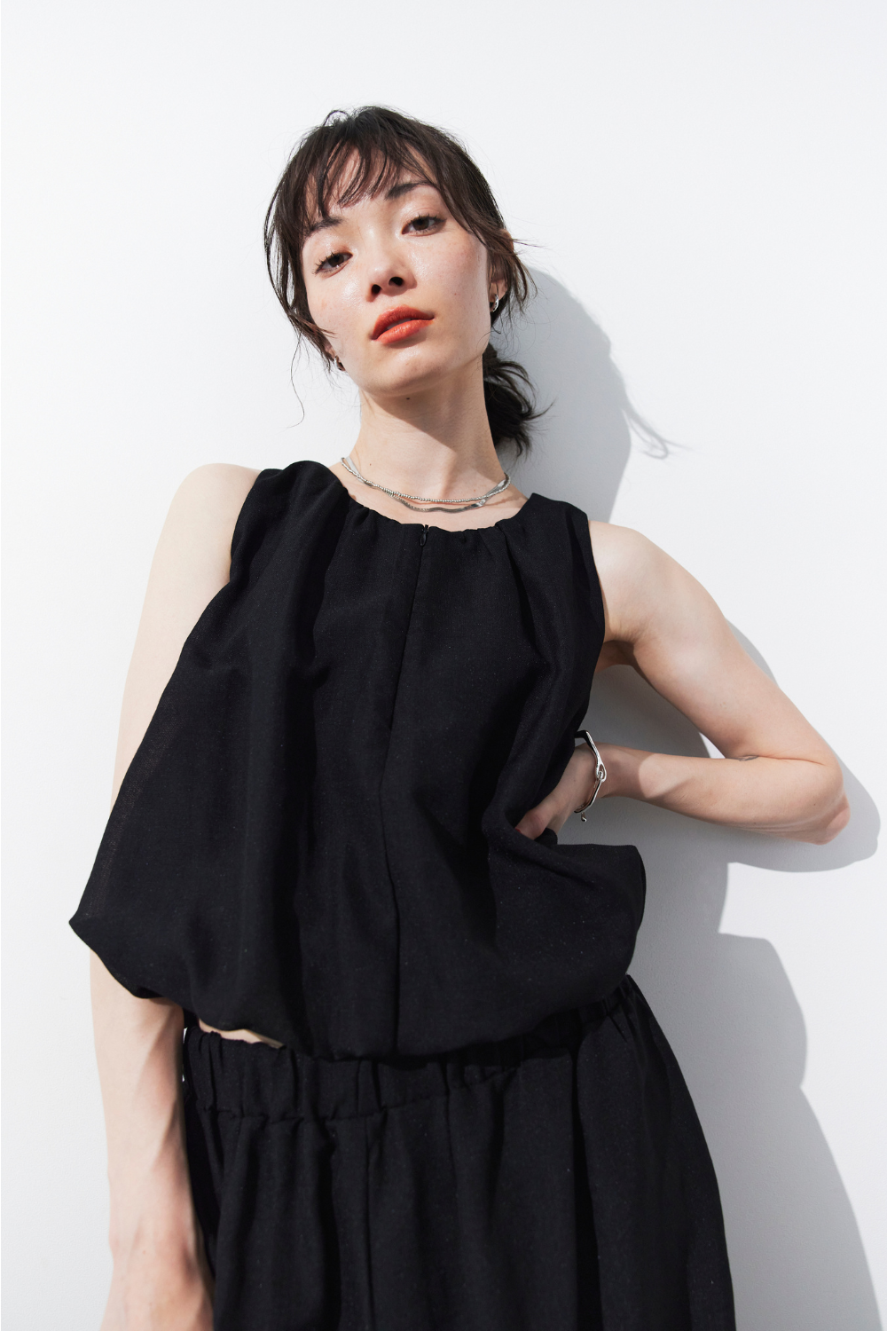 Balloon-hem sleeveless blouse