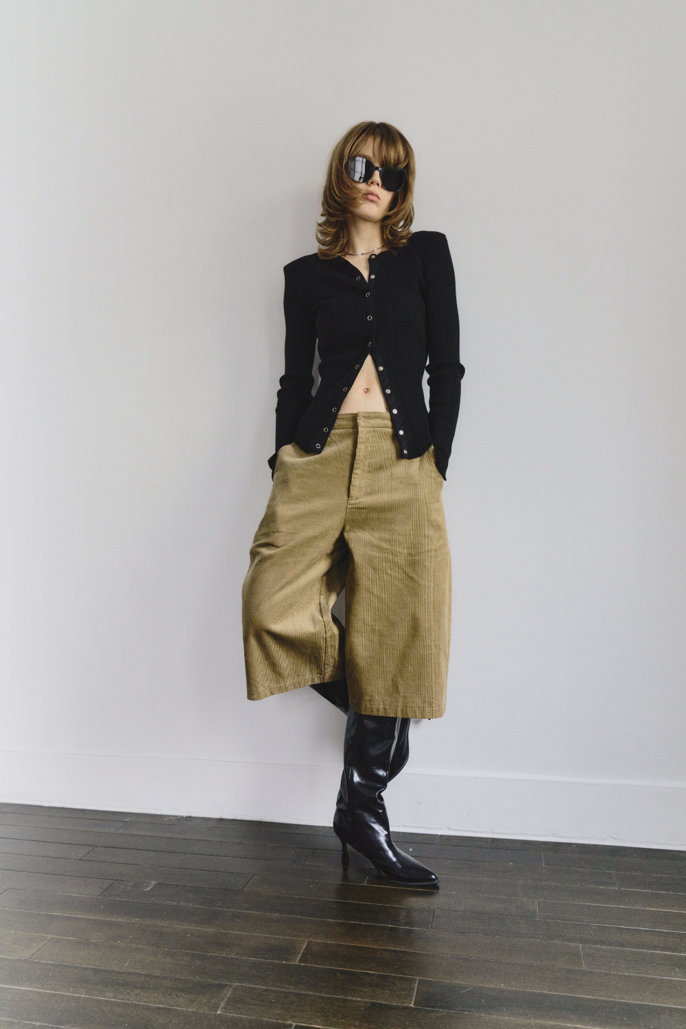 Low rise corduroy bermuda pants