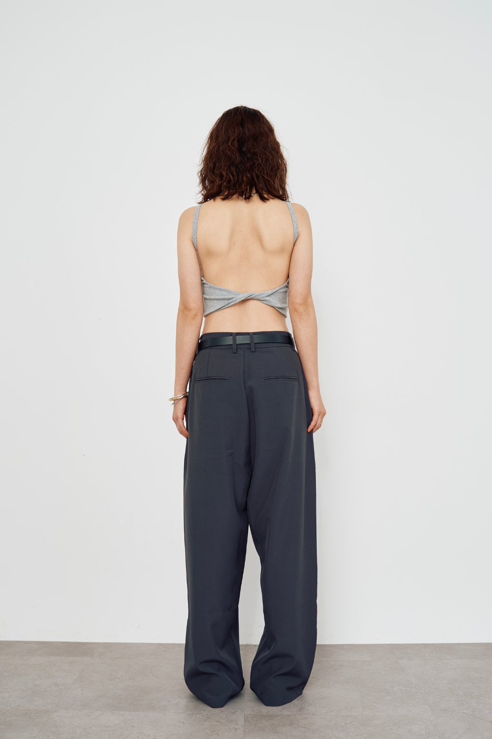 One-tuck wide slacks