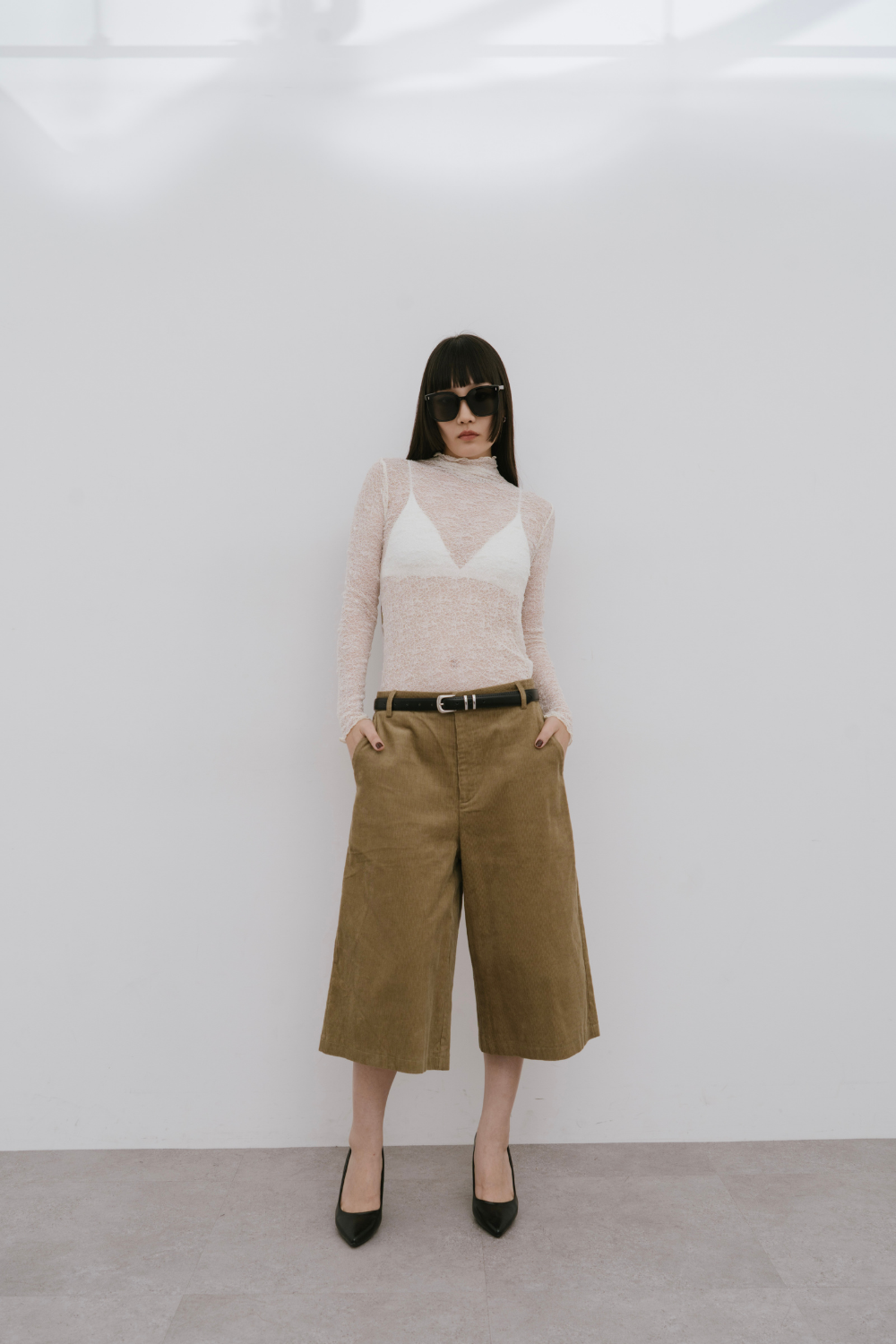 Low rise corduroy bermuda pants