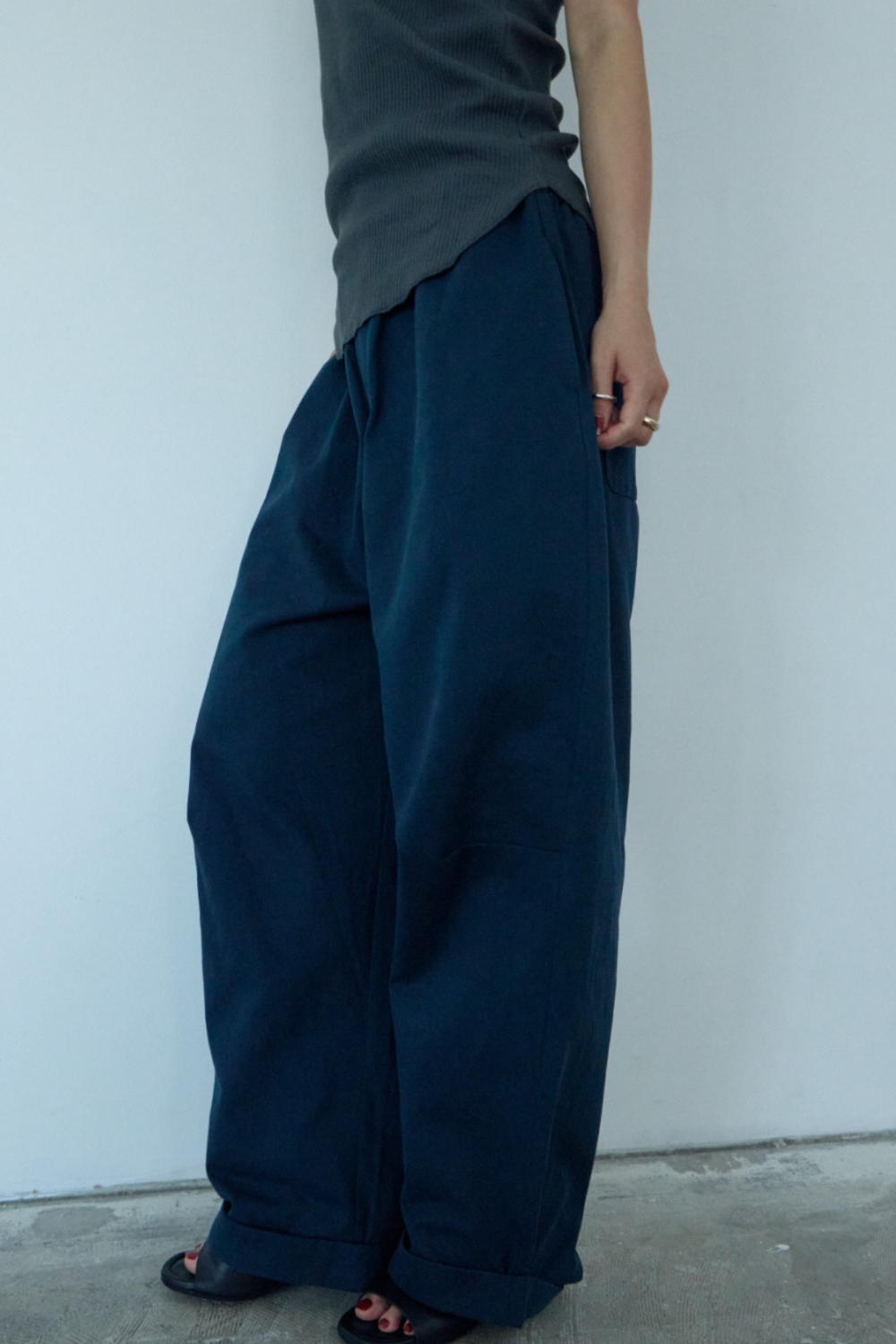 Cotton roll-up curved pants