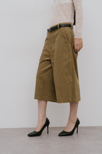 Low rise corduroy bermuda pants