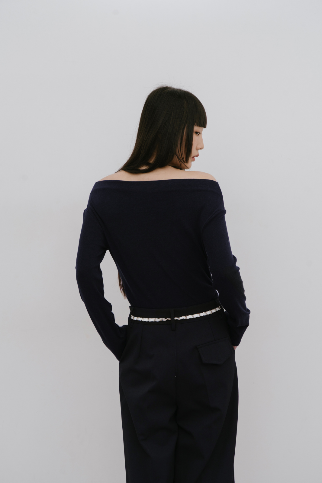 Draped neck off-shoulder long TEE