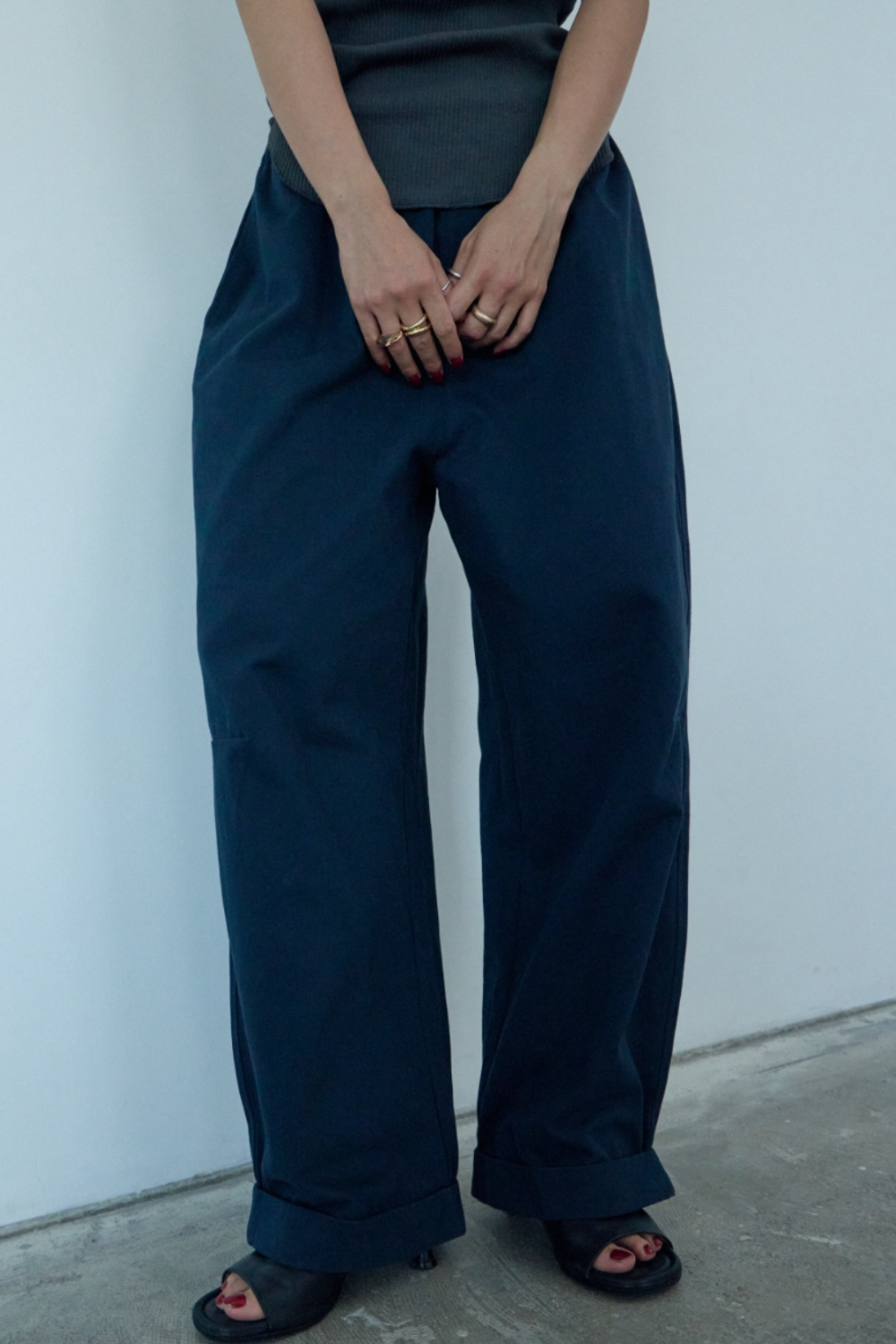 Cotton roll-up curved pants