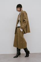Low rise corduroy bermuda pants