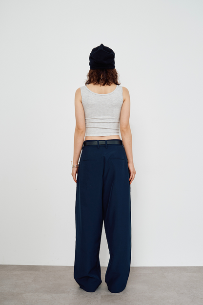 One-tuck wide slacks