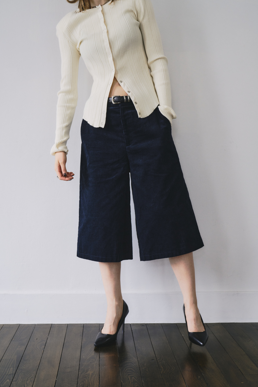 Low rise corduroy bermuda pants