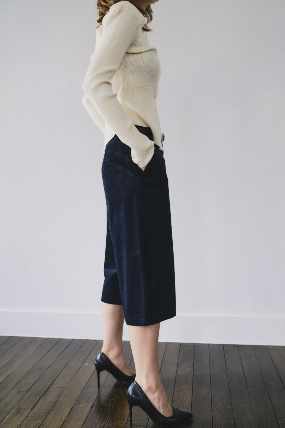 Low rise corduroy bermuda pants