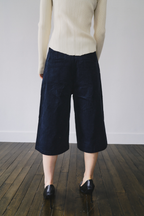 Low rise corduroy bermuda pants