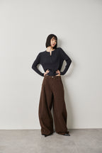 Curved silhouette pants