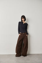 Curved silhouette pants
