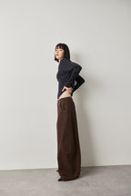 Curved silhouette pants