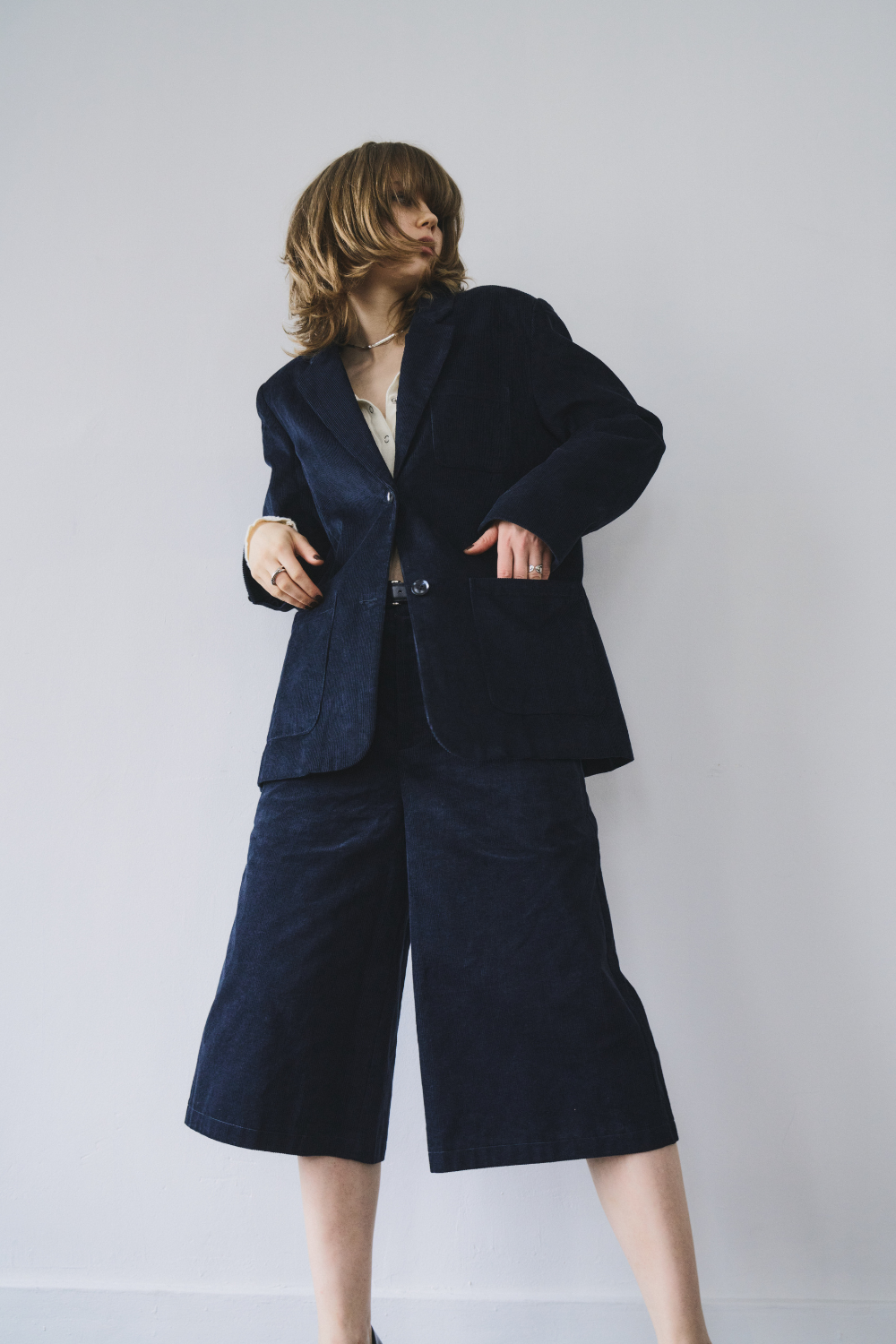 Low rise corduroy bermuda pants