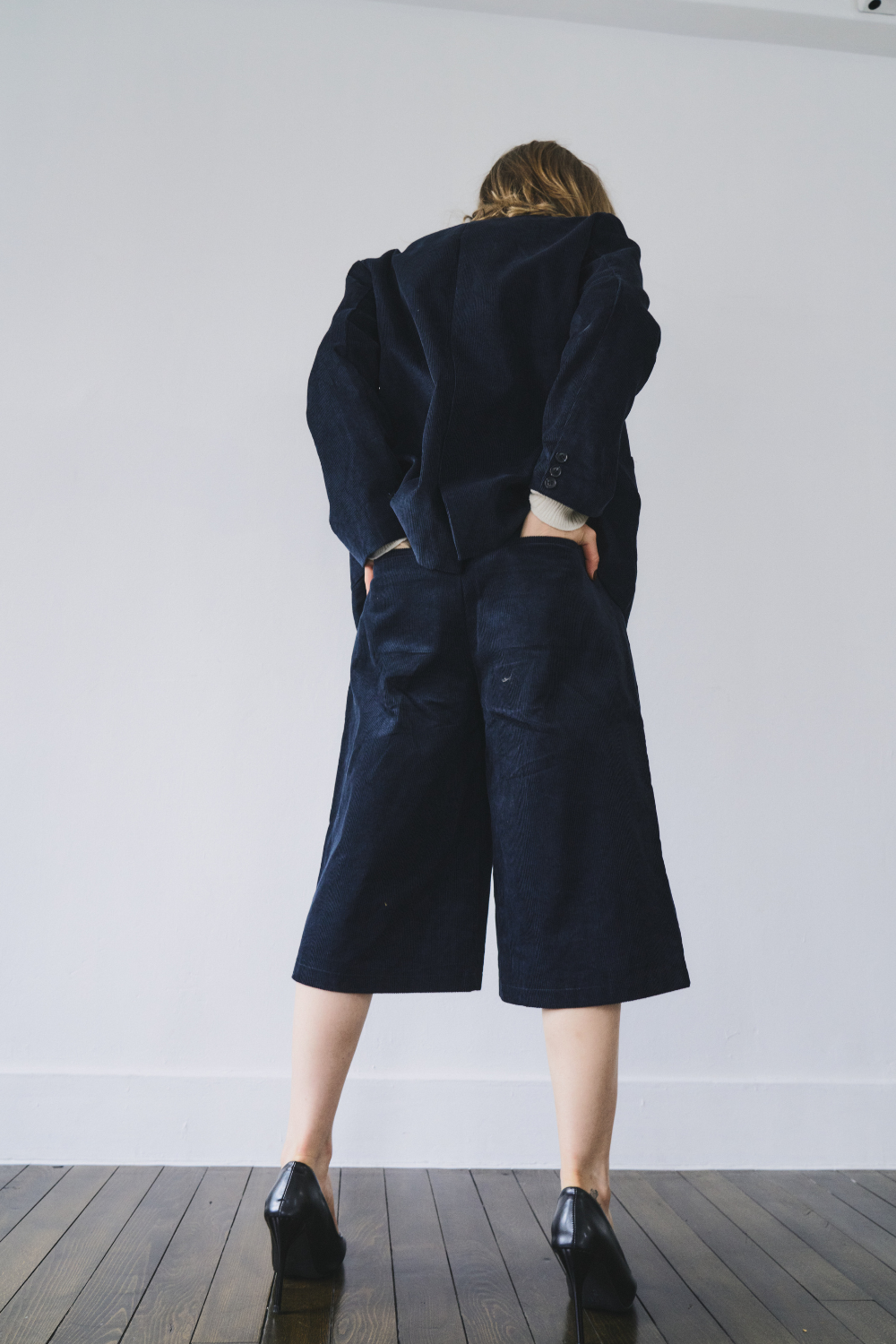 Low rise corduroy bermuda pants