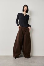 Curved silhouette pants