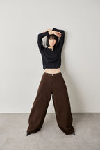 Curved silhouette pants
