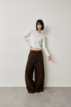 Curved silhouette pants
