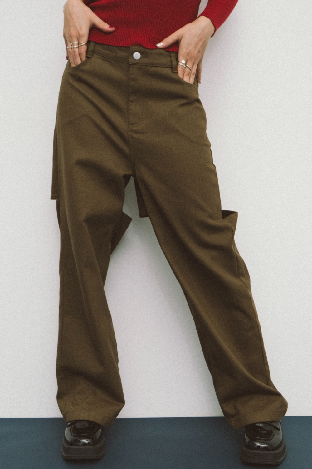 Back slit twill pants