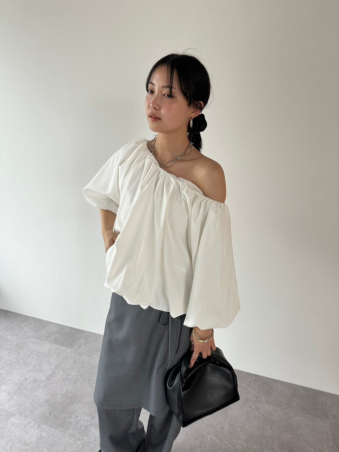 Volume off shoulder blouse