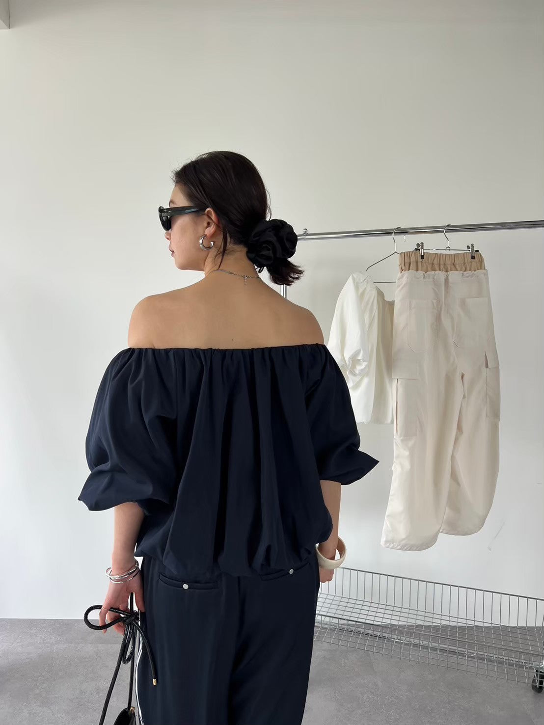 Volume off shoulder blouse