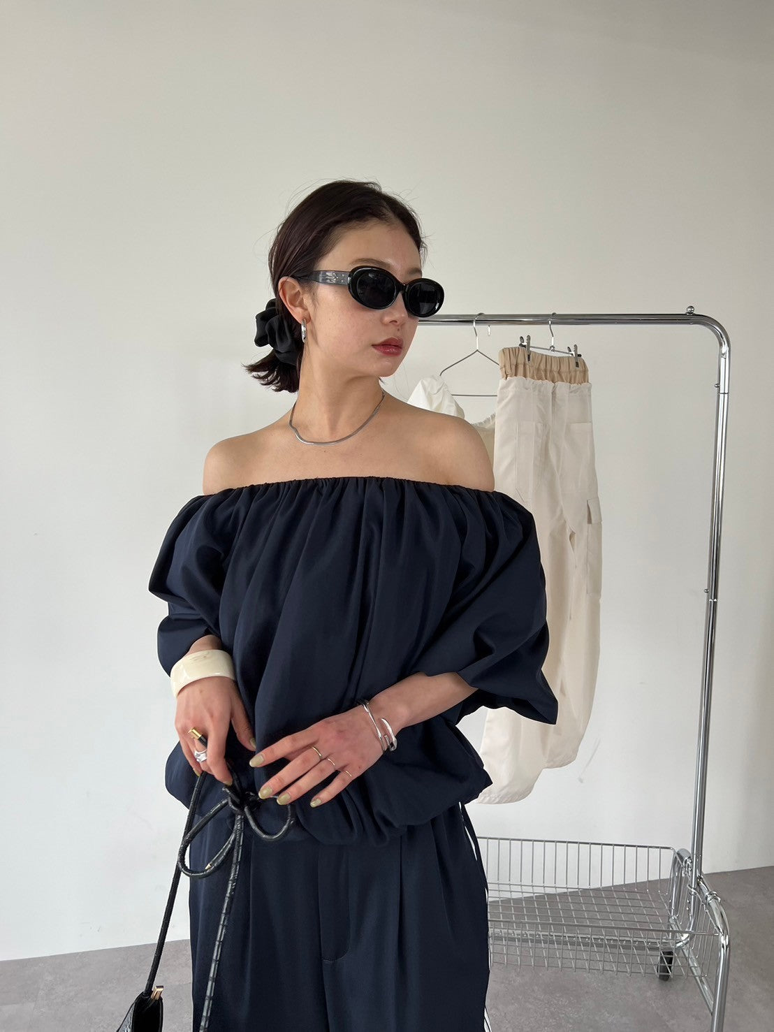 Volume off shoulder blouse