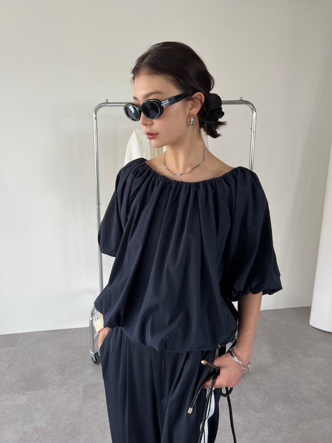 Volume off shoulder blouse