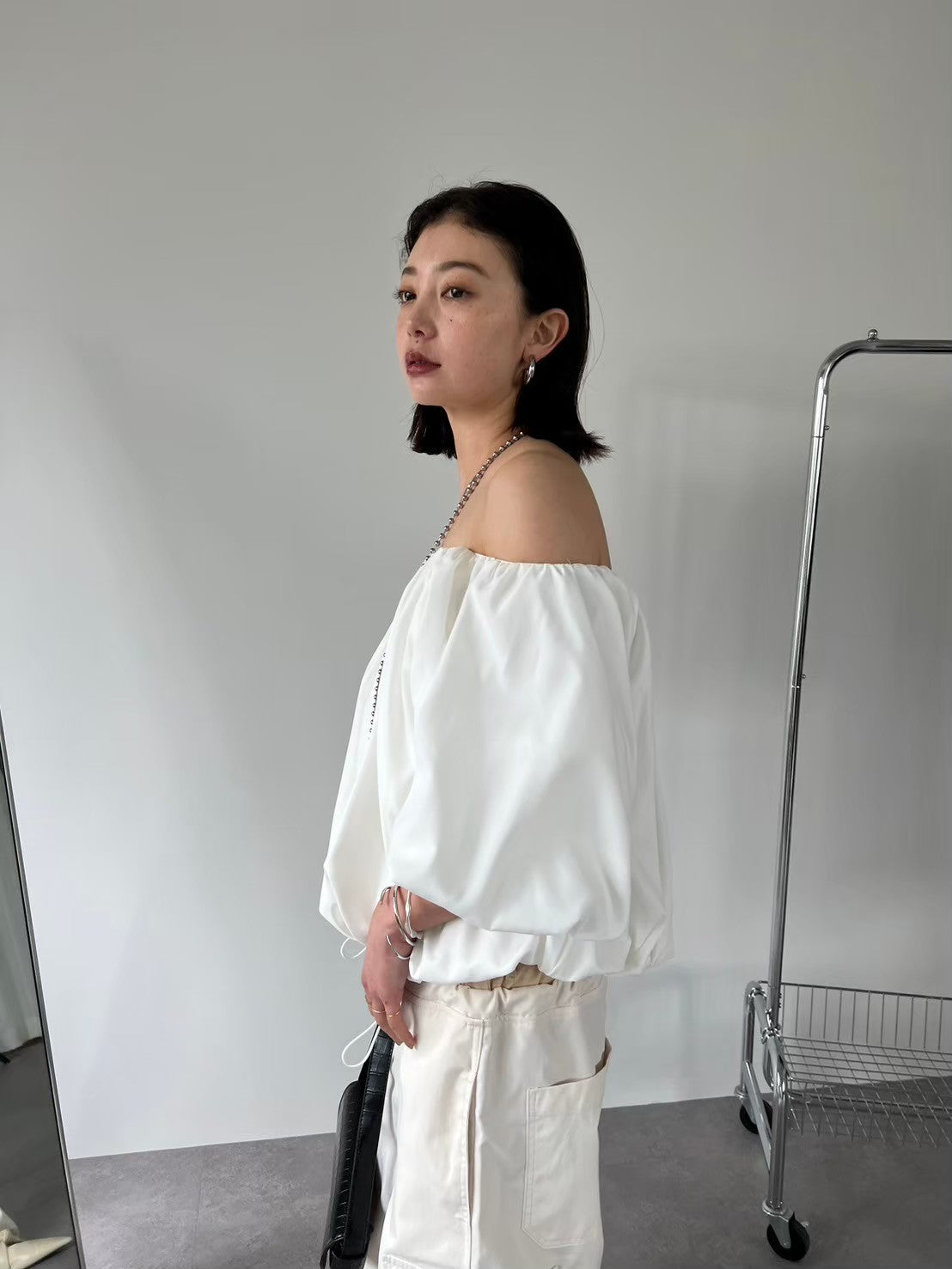 Volume off shoulder blouse