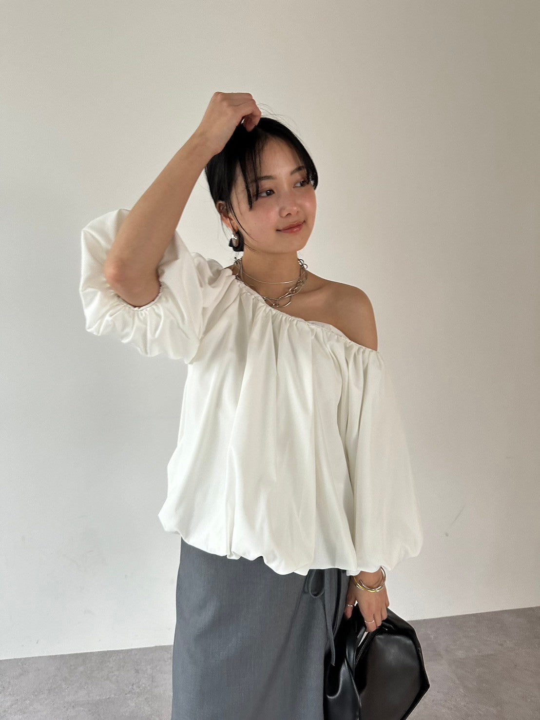 Volume off shoulder blouse