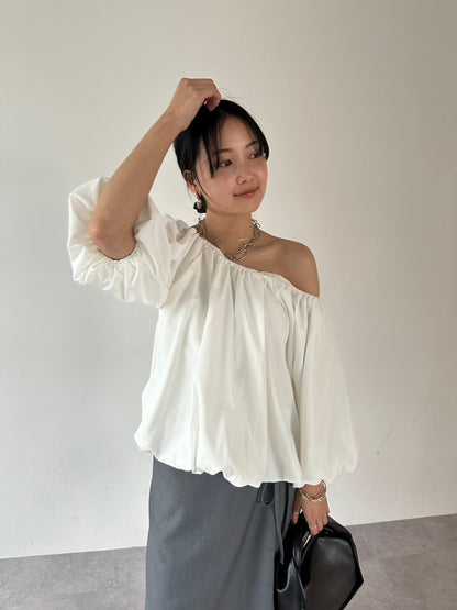 Volume off shoulder blouse