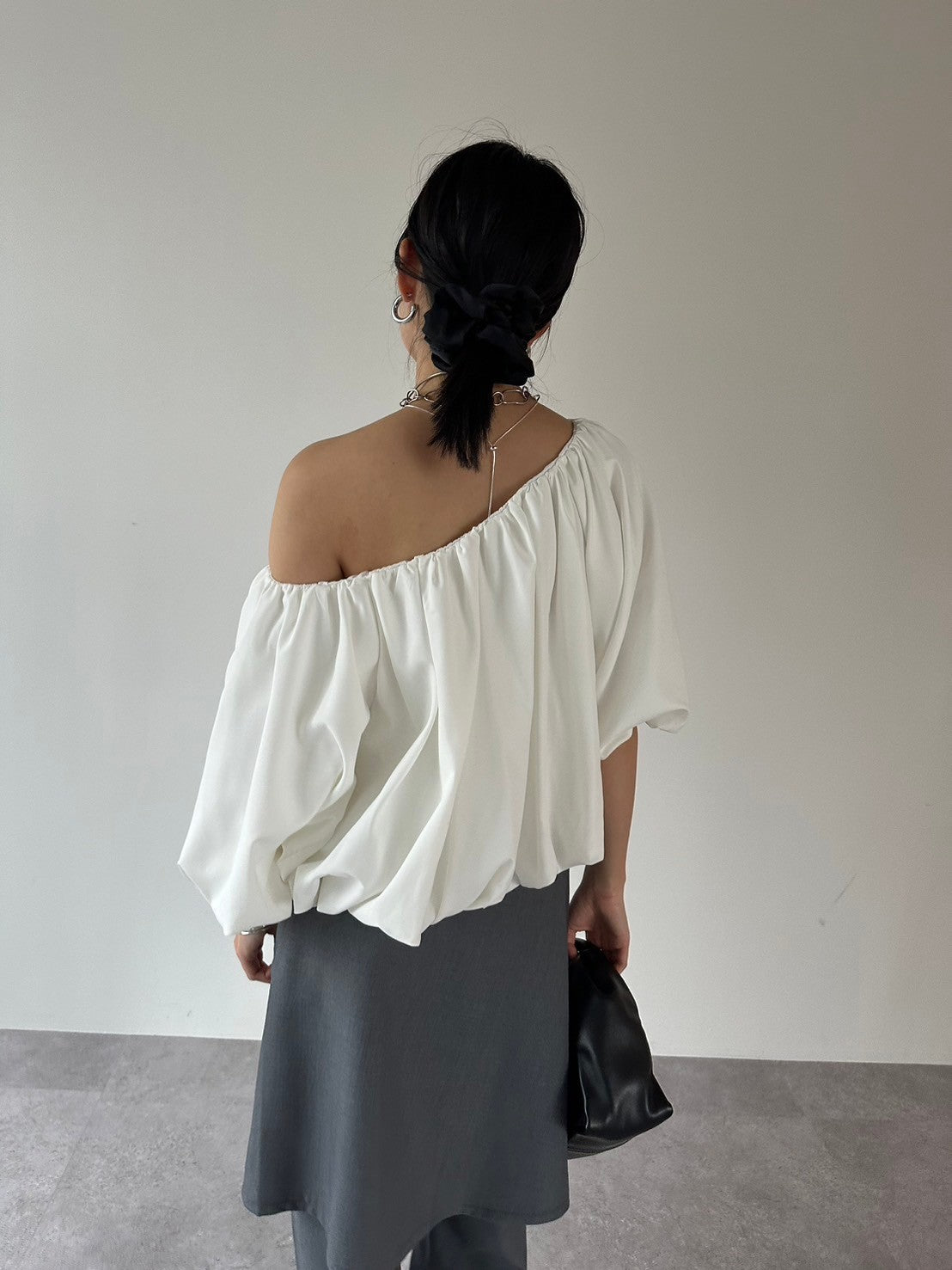 Volume off shoulder blouse