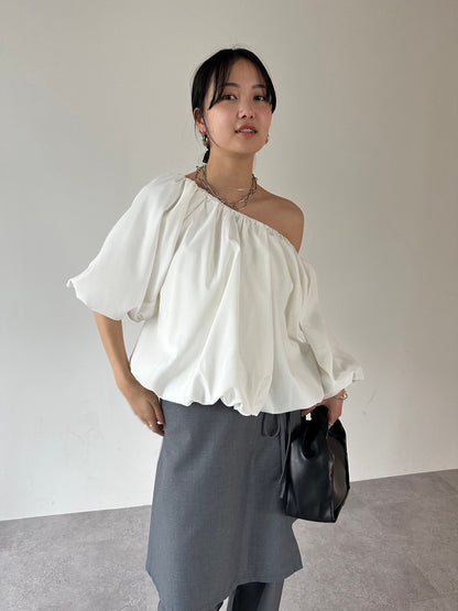 Volume off shoulder blouse