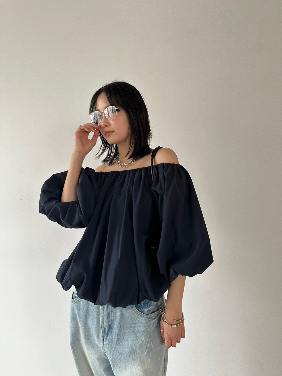 Volume off shoulder blouse