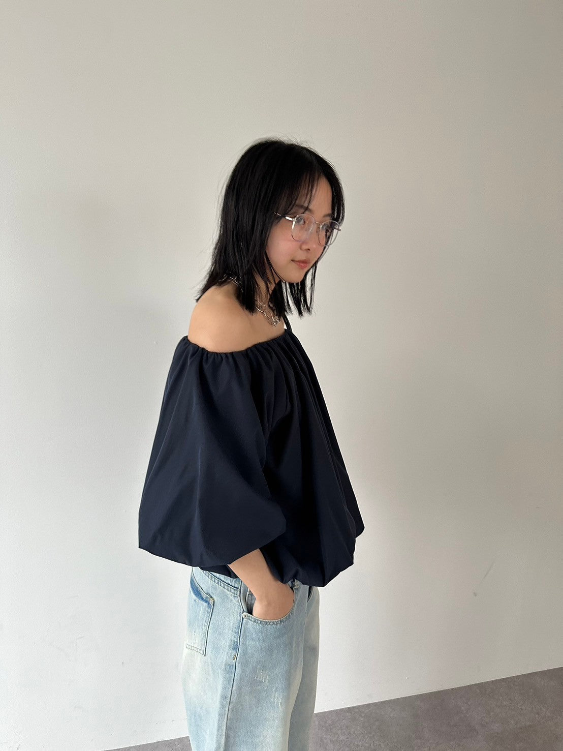 Volume off shoulder blouse